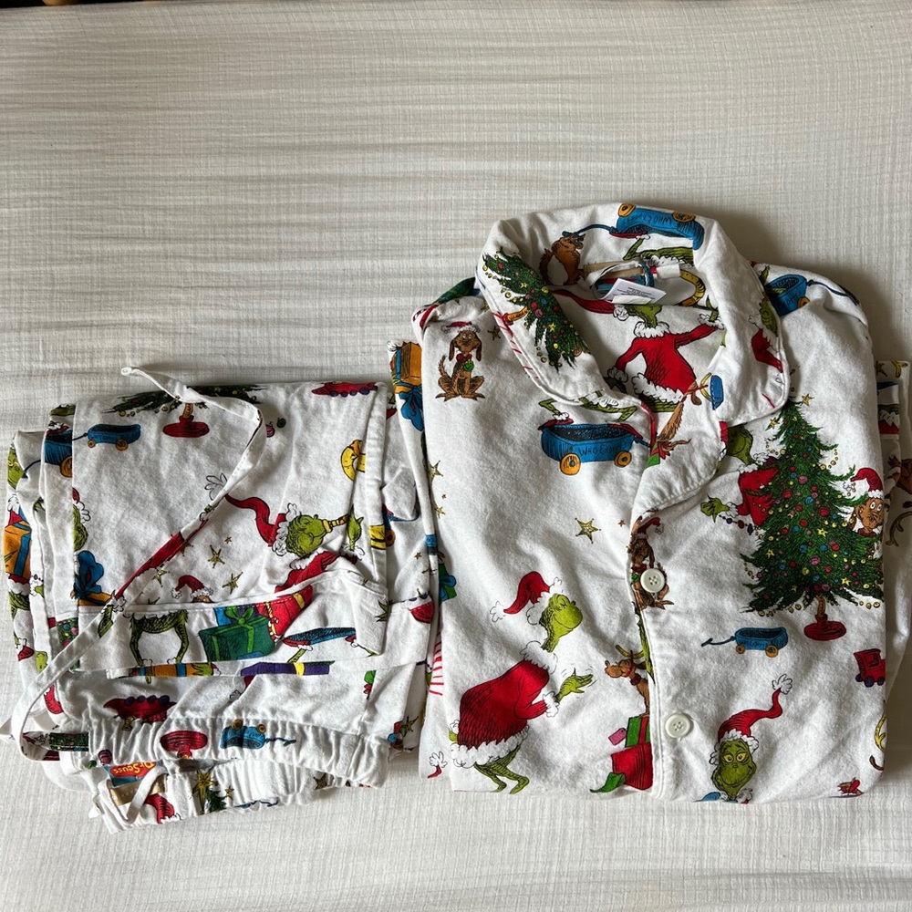 Pottery Barn Teen Dr. Seuss's The Grinch™ & Max™ Organic Flannel Pajama Set